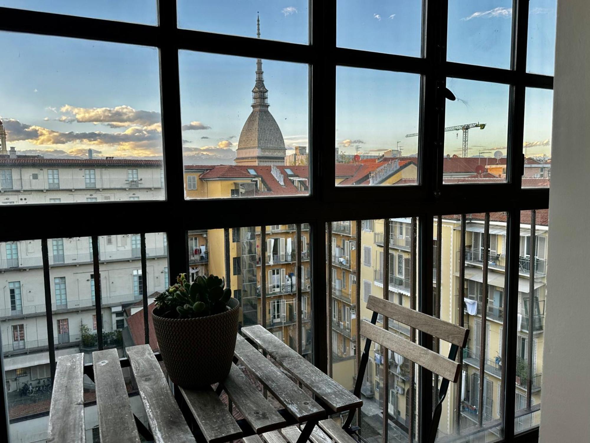 Le Finestre Sulla Mole Apartment Торино Екстериор снимка