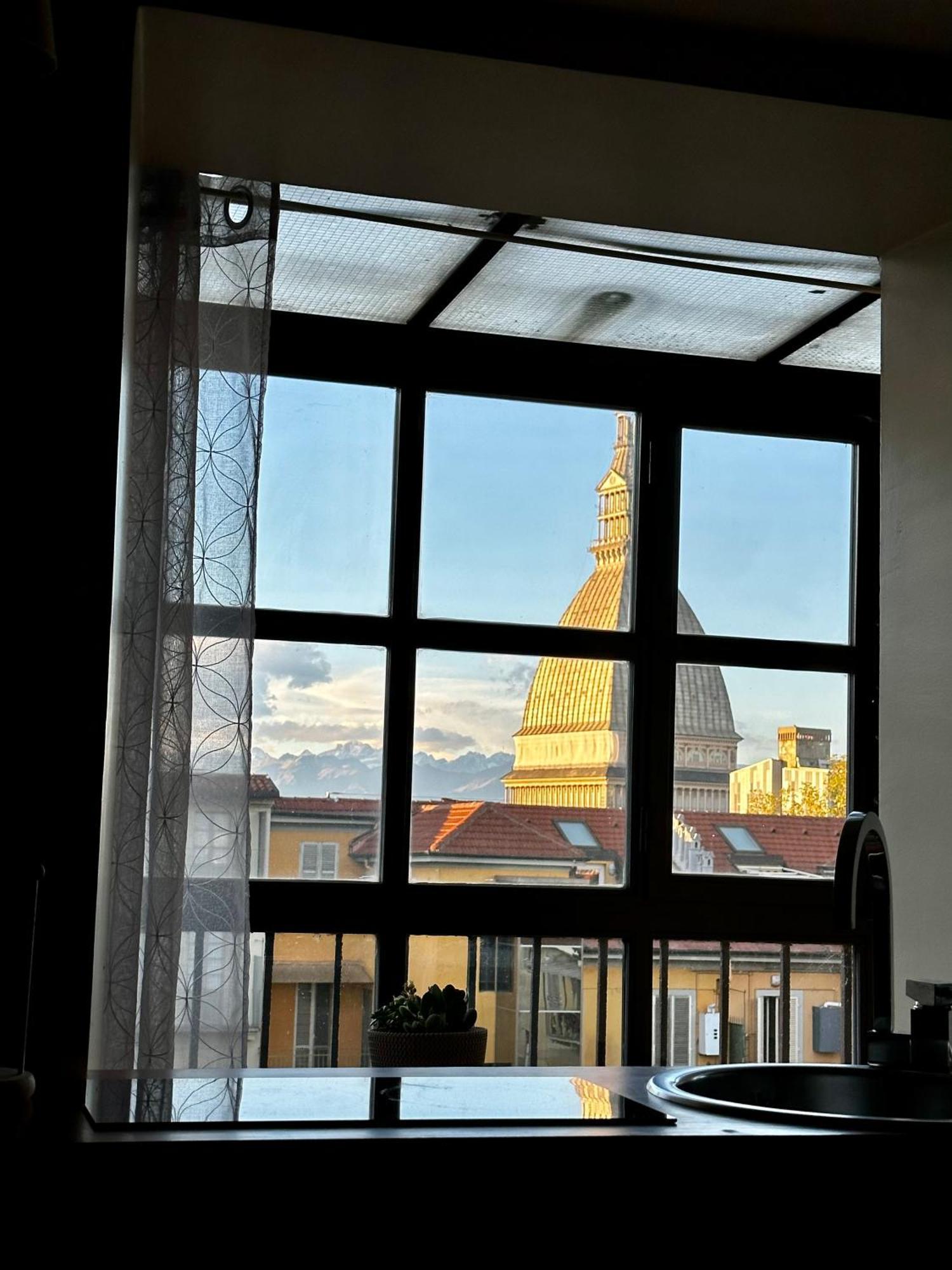 Le Finestre Sulla Mole Apartment Торино Екстериор снимка